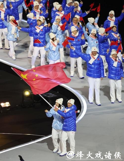 骄傲,中国体育代表团正式入场,286人参赛创历史新高,米兰-科尔蒂纳冬奥会开幕式现场精彩纷呈 骄傲,中国体育代表团正式入场,286人参赛创历史新高,米兰-科尔蒂纳冬奥会开幕式现场精彩纷呈