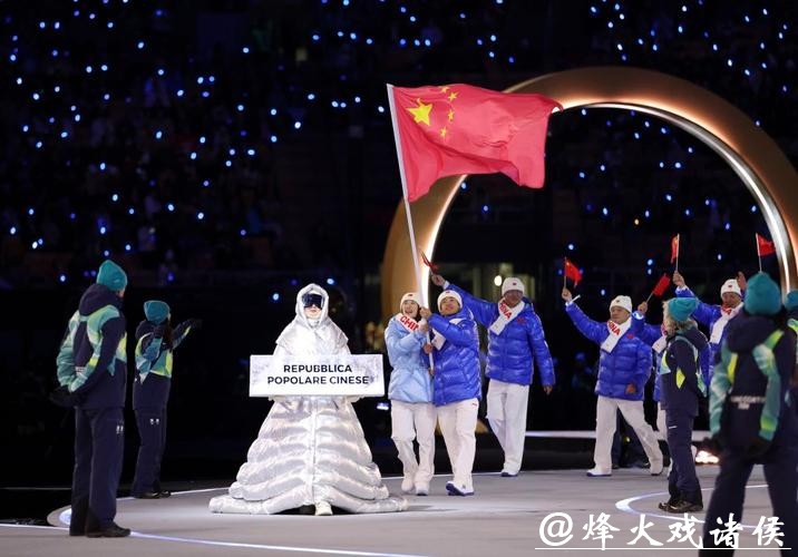 骄傲,中国体育代表团正式入场,286人参赛创历史新高,米兰-科尔蒂纳冬奥会开幕式现场精彩纷呈 骄傲,中国体育代表团正式入场,286人参赛创历史新高,米兰-科尔蒂纳冬奥会开幕式现场精彩纷呈