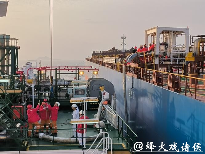 LNG船对船加注提前6.5小时完成,“智慧海事”平台全程发力护航保障 LNG船对船加注提前6.5小时完成,“智慧海事”平台全程发力护航保障