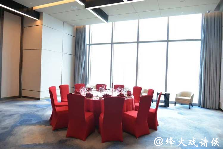 年味新体验！“西式团圆饭”出圈，解锁过年新范式